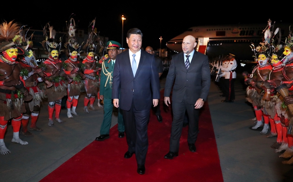 习近平抵达莫尔兹比港开始对巴布亚新几内亚独立国进行国事访问、同建交太平洋岛国领导人会晤并出席亚太经合