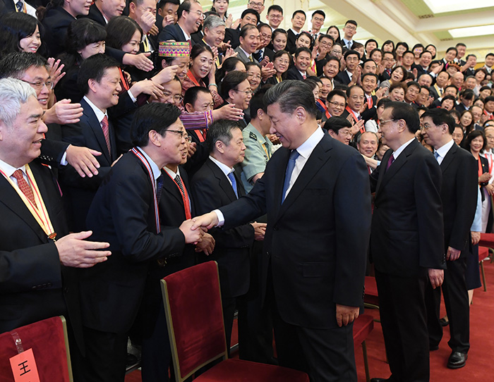习近平会见全国教育系统先进集体和先进个人代表 向全国广大教师和教育工作